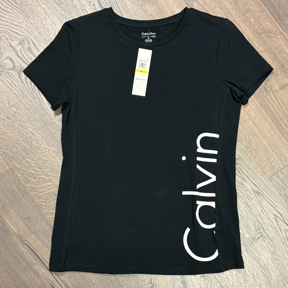 😎 Calvin Klein Performance NWT Black Tee with Vertical Logo - M 🖤